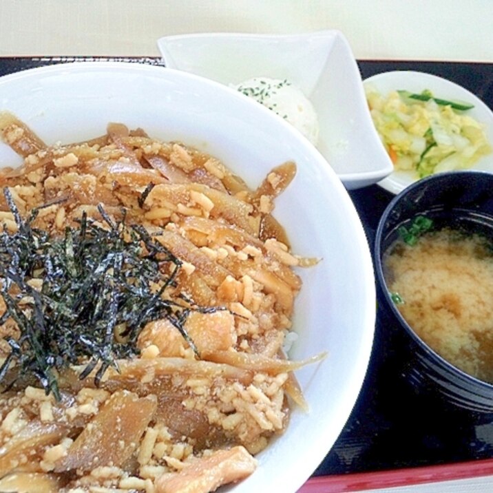 体の中から温める「鶏そぼろごぼう丼」